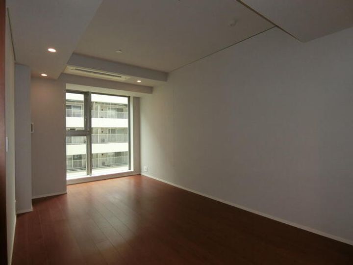 東京都千代田区四番町(マンション)の賃貸物件の居間