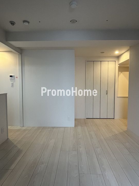 グランジット神田司町の居間