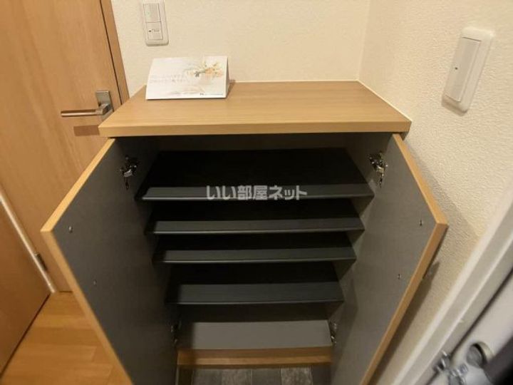 メゾンウィッシュの玄関