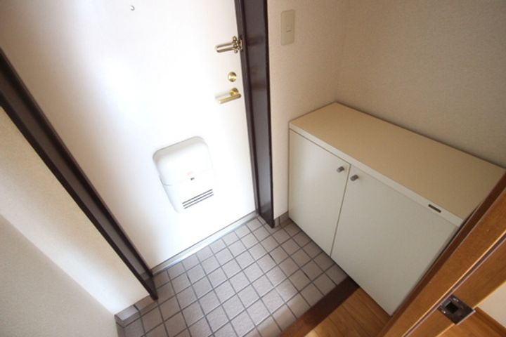 レゾンYASUDAの玄関