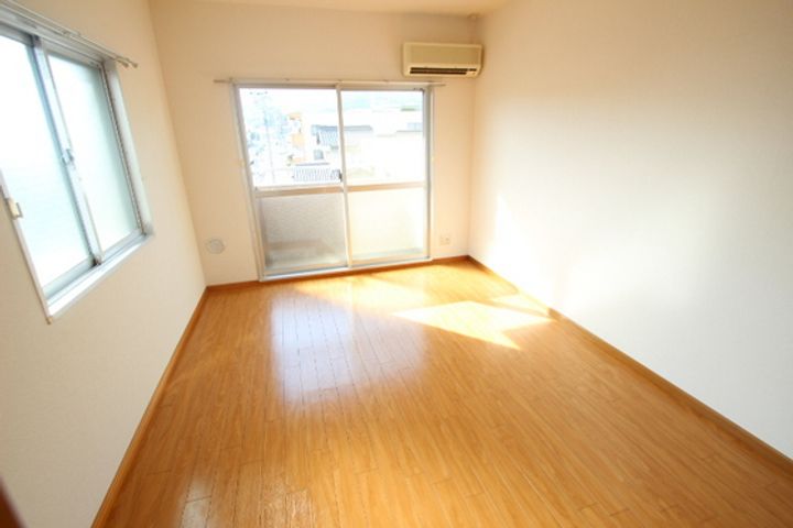 レゾンYASUDAの居間