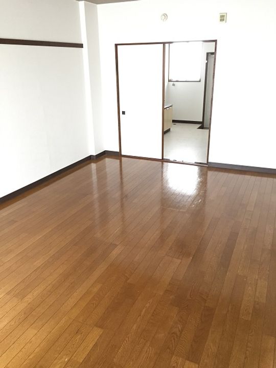 サンハイム清水の居間