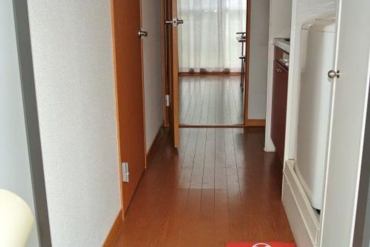 レオパレスエストロワールの玄関