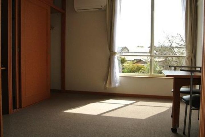 レオパレスエストロワールの居間