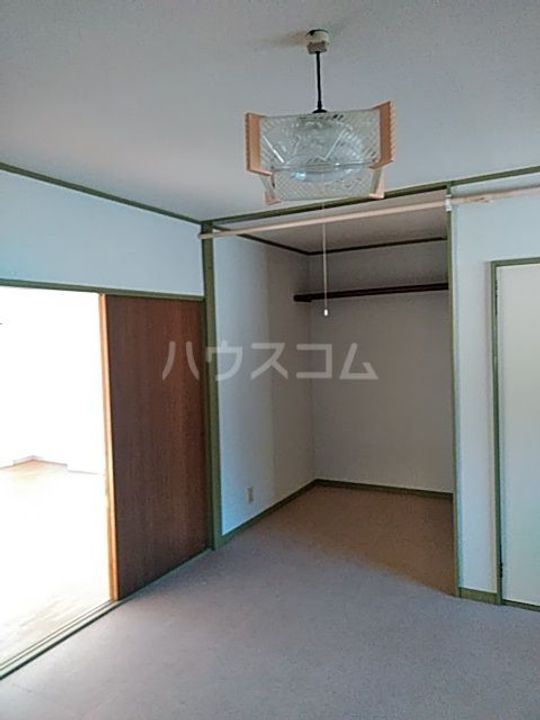 奥山ビルの居間