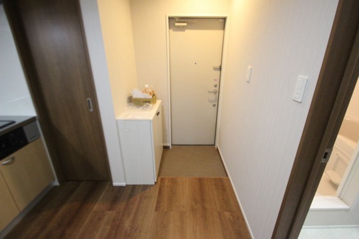 メゾンドルポ吉見園の玄関