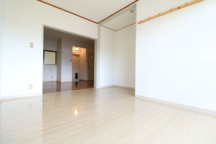 ラジュール 1LDKの居間