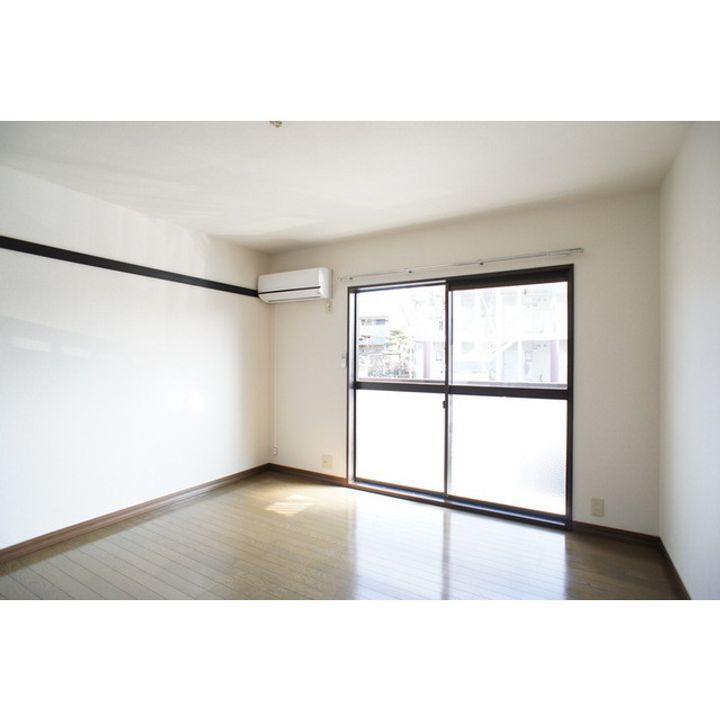 ニキハウスの居間