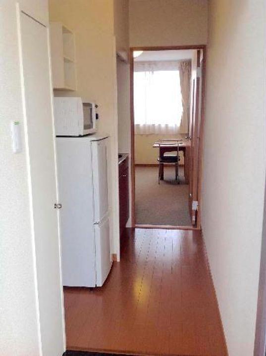 レオパレスフローラ松岡の玄関