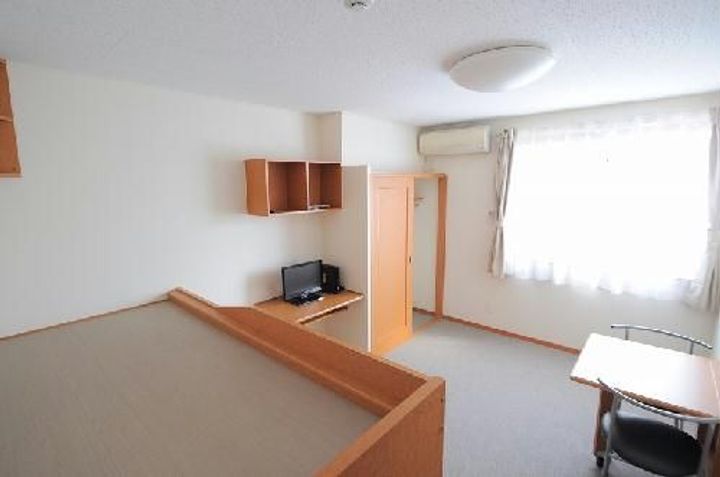 レオパレスフローラ松岡の居間