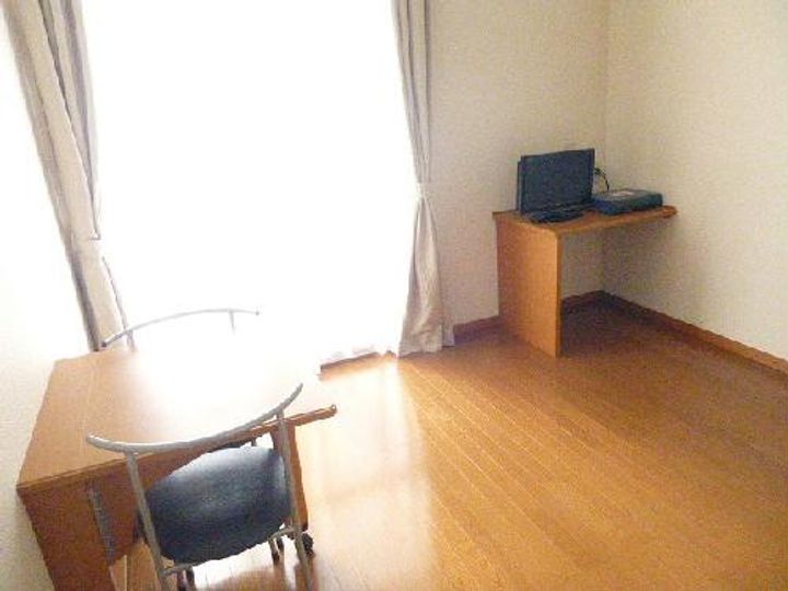 レオパレスユウ&アイの居間