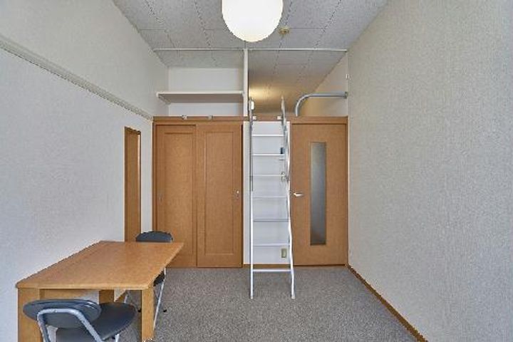 レオパレスアンドロメダの居間