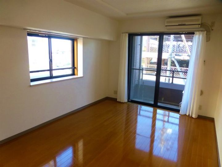 千葉県四街道市四街道2(マンション)の賃貸物件の居間