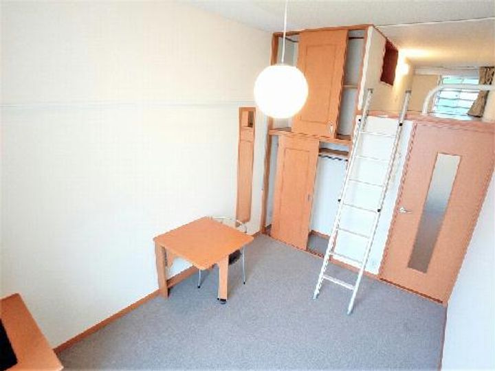 レオパレス彩の居間