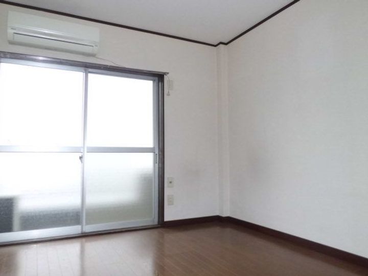 ハルヤマコーポの居間