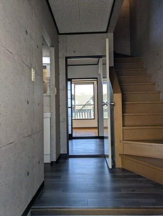 ハイツホープヒルズB棟の玄関