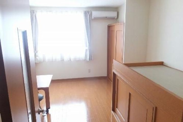 レオパレスハイフィールドの居間