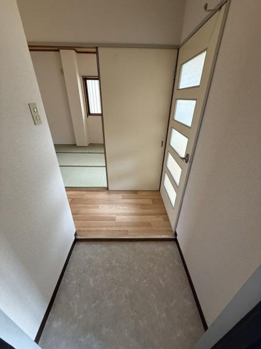 大阪府寝屋川市清水町(マンション)の賃貸物件の玄関