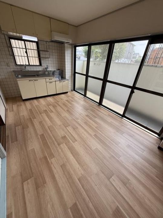 大阪府寝屋川市清水町(マンション)の賃貸物件の居間