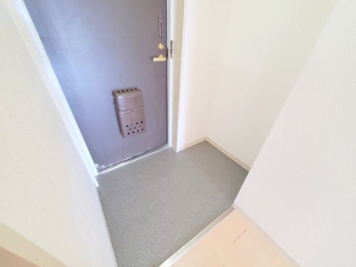 ロイヤルハイツ東生駒の玄関