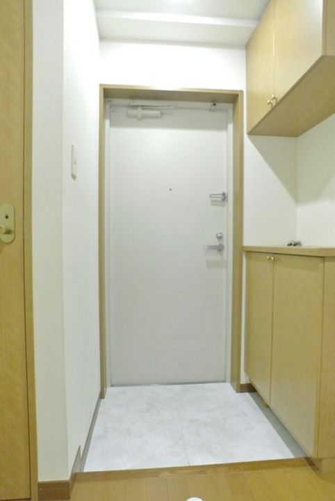 東京都目黒区目黒2(マンション)の賃貸物件の玄関