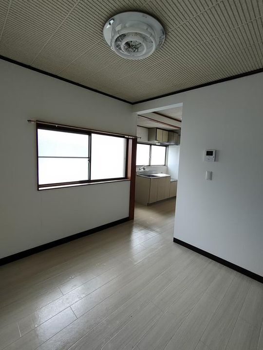 栄町ハイツ201の居間