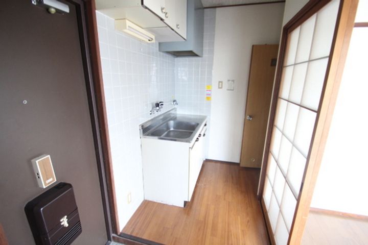 本町ビルの玄関