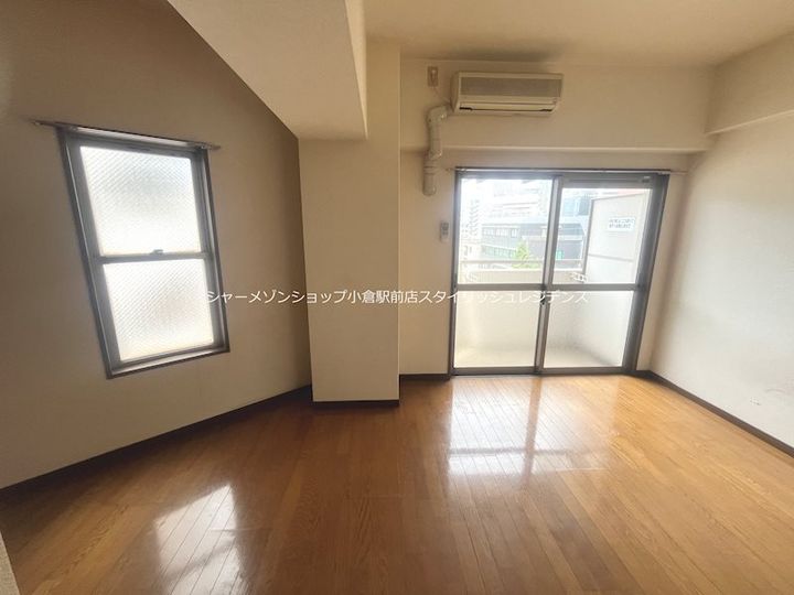 矢島ビルの居間