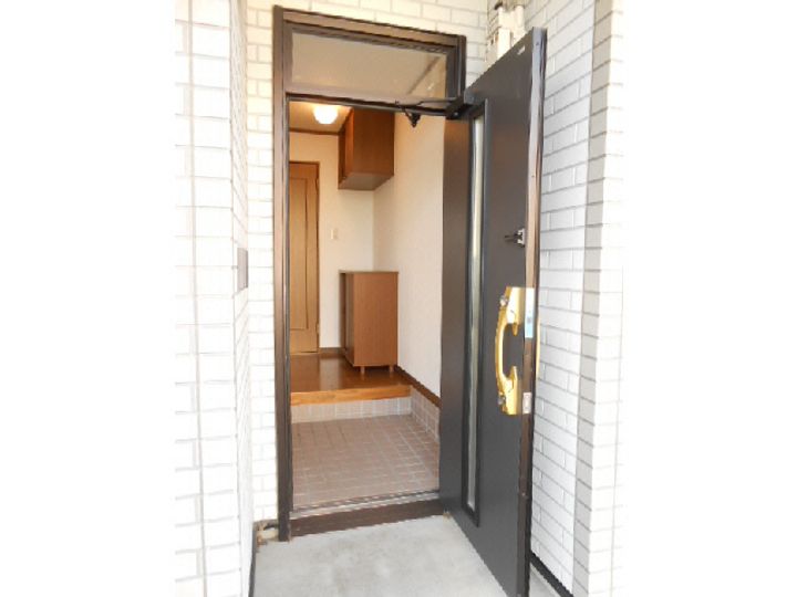 ハイツハピネスIIの玄関