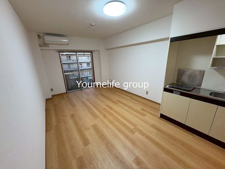 神奈川県伊勢原市東成瀬(マンション)の賃貸物件の居間