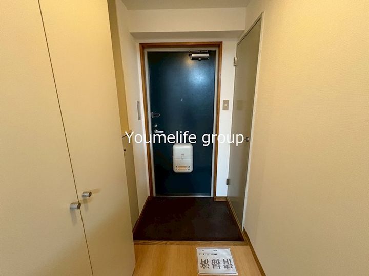 神奈川県伊勢原市東成瀬(マンション)の賃貸物件の玄関