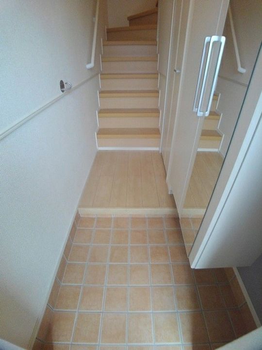 広島県福山市神辺町字徳田(アパート)の賃貸物件の玄関