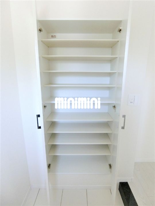 エクリュ&24 厚原の玄関