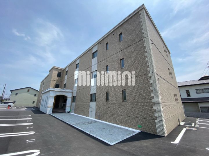 エクリュ&24 厚原の外観