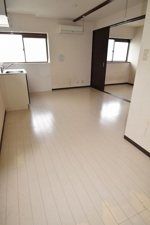 神奈川県厚木市栄町2(アパート)の賃貸物件の居間