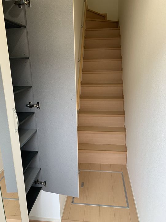 グランベルクAの玄関