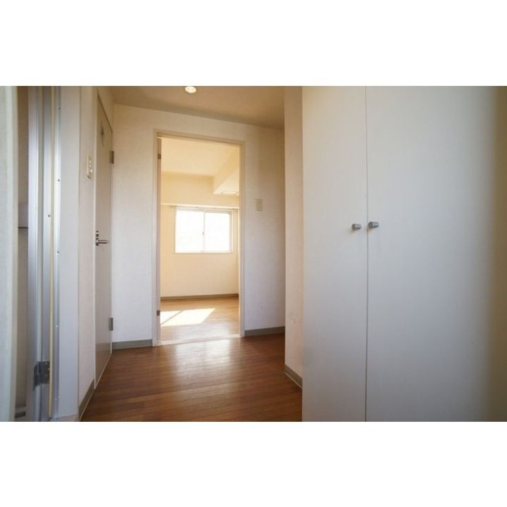 コモード西千葉の玄関