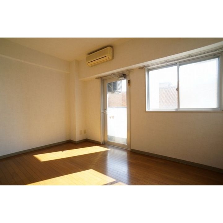 コモード西千葉の居間