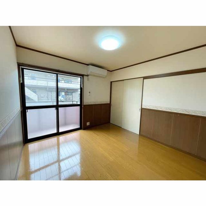 プレミールコートAの居間