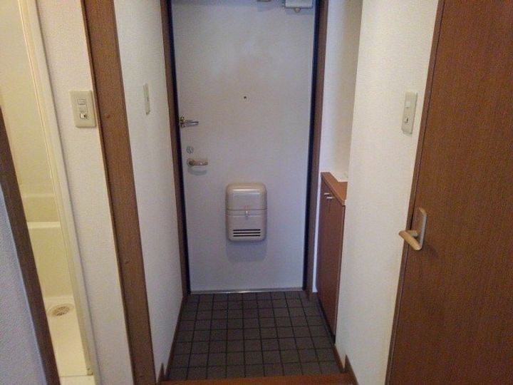 エスト堀川の玄関