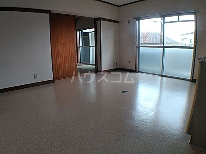 プライムコート大和田IIの居間