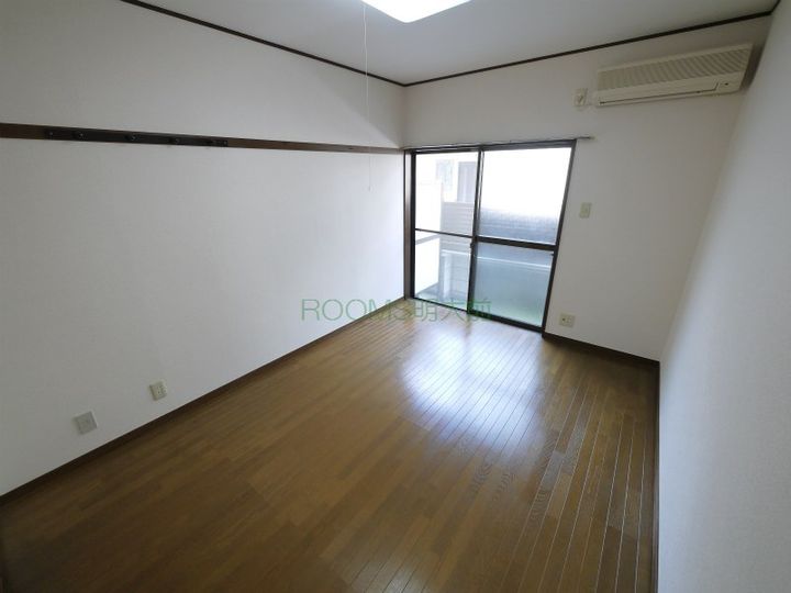 ハイツMURAOKAの居間