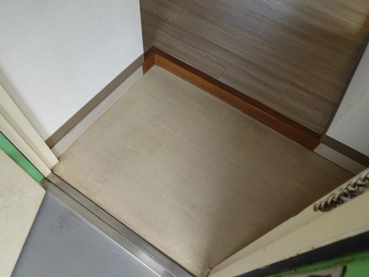 ローズマリーハイツの玄関