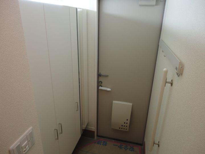 メゾンエスベランサIIの玄関