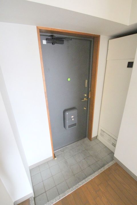 第一山田ビルの玄関
