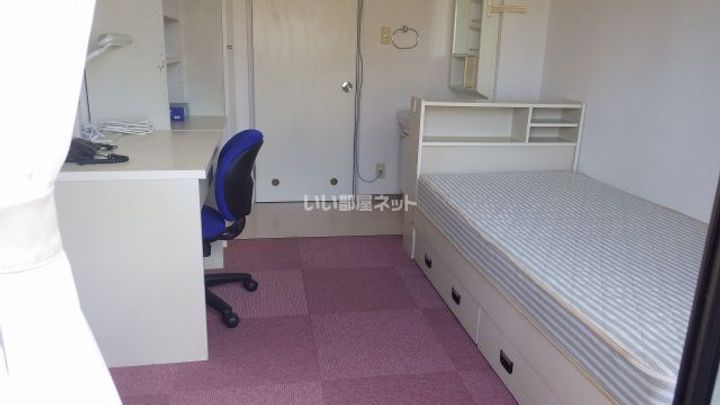 ドーミー赤池の居間