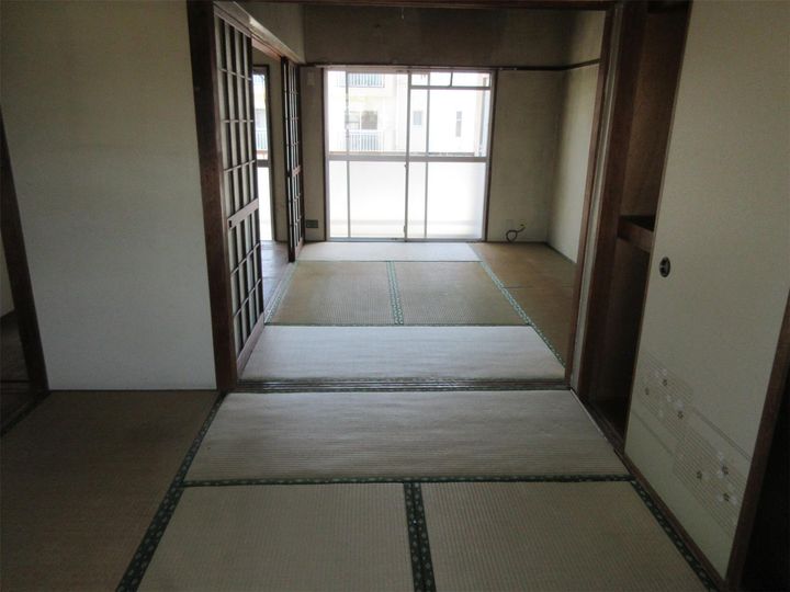石山アパートの居間