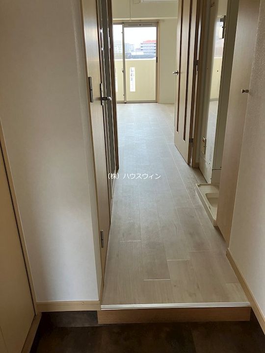 アンセラジオ新越谷の玄関