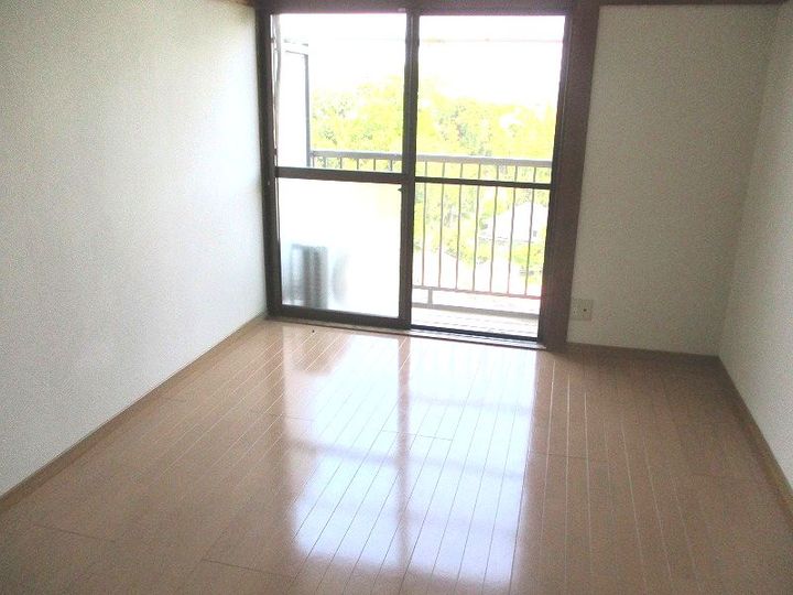 霞台ハイツの居間