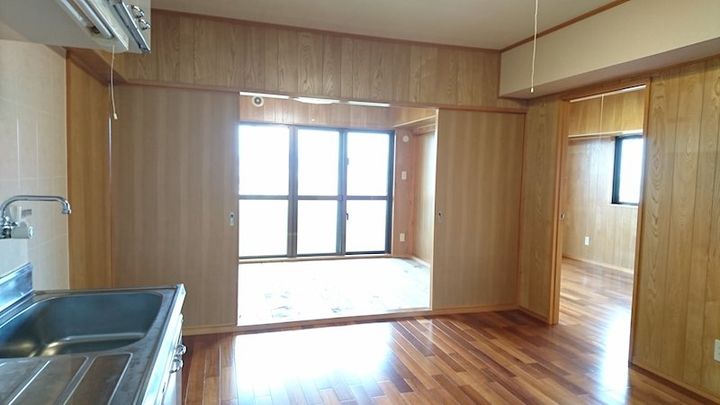 知念マンションの居間